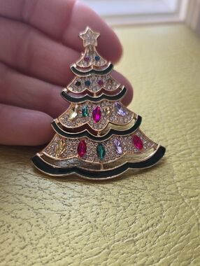 Brooch